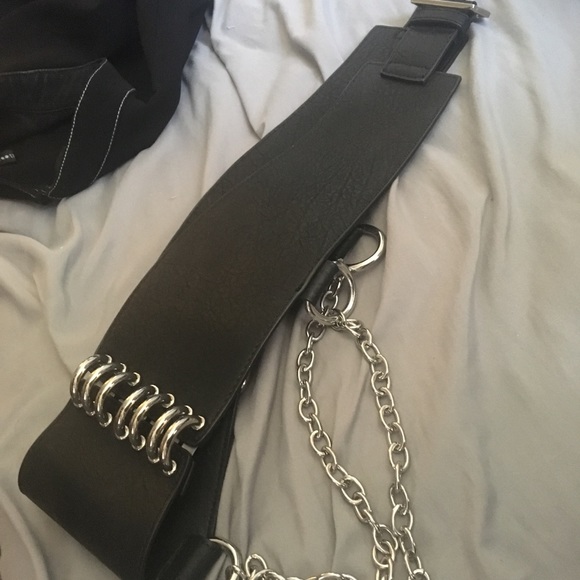 Disturbia suture belt - Picture 3 of 3
